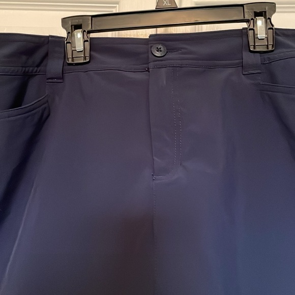 Eddie Bauer women’s sz 12 skirt. Navy Blue. Front& back pockets. Shorts under - Picture 2 of 7